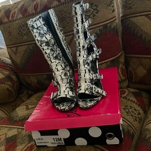 RARE NELLY BERNAL SNAKE PRINT BOOTIES!